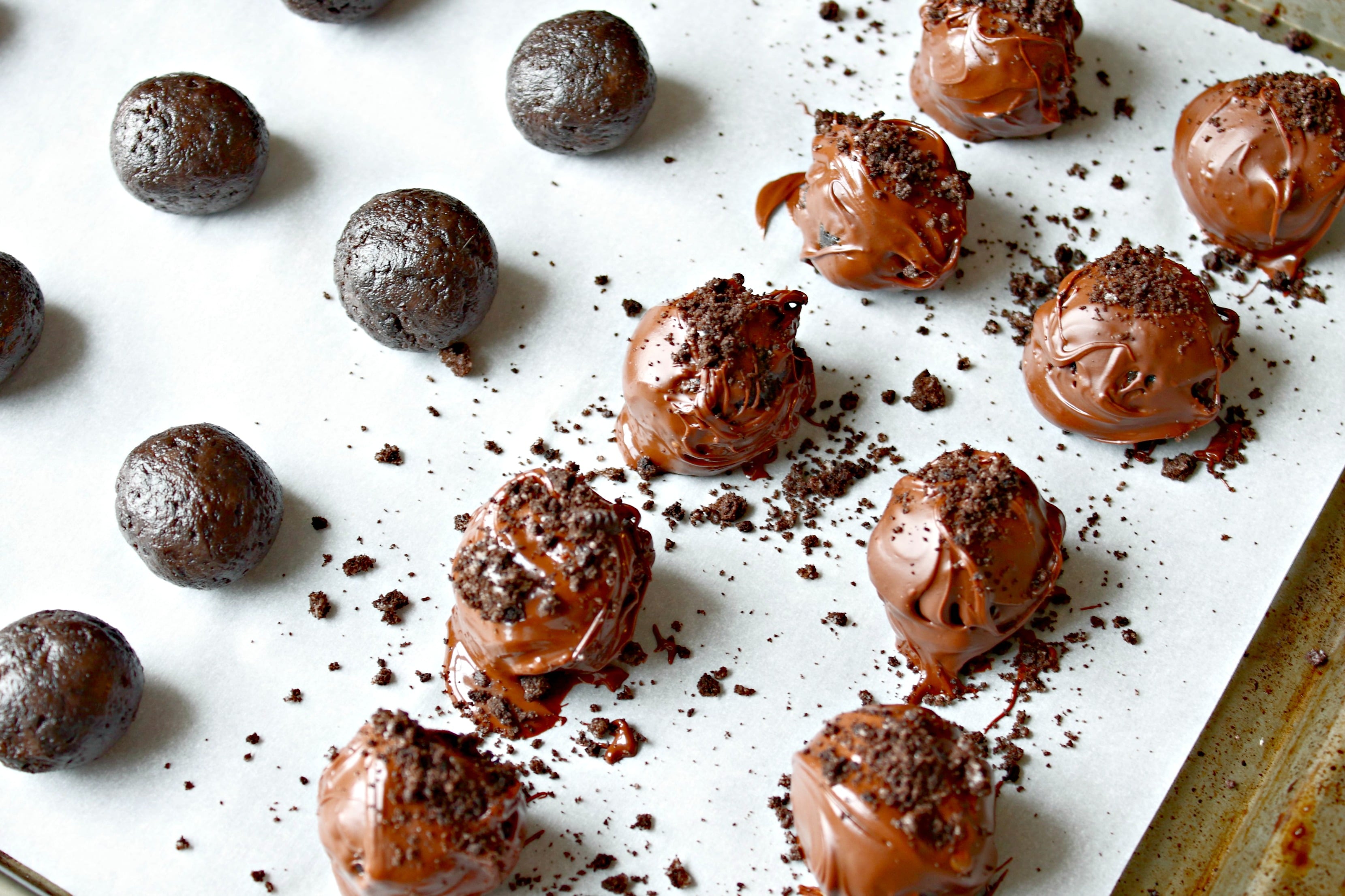 3Ingredient Oreo Truffles A quick and easy recipe for amazing chocolate Oreo truffles, made